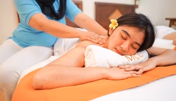 Kursus Pijat Tradisional dan Full Body Massage Raya School. Kursus Pijat Tradisional dan Full Body Massage Raya School.